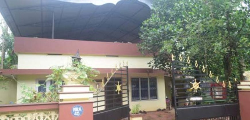 13.5 Cent land with 1100 Sqft Old House for sale at Ayyanthole ,Thrissur.